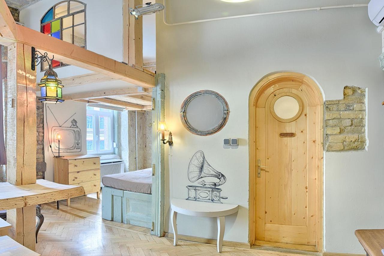Lavender Circus Hand Drawn Apartamento