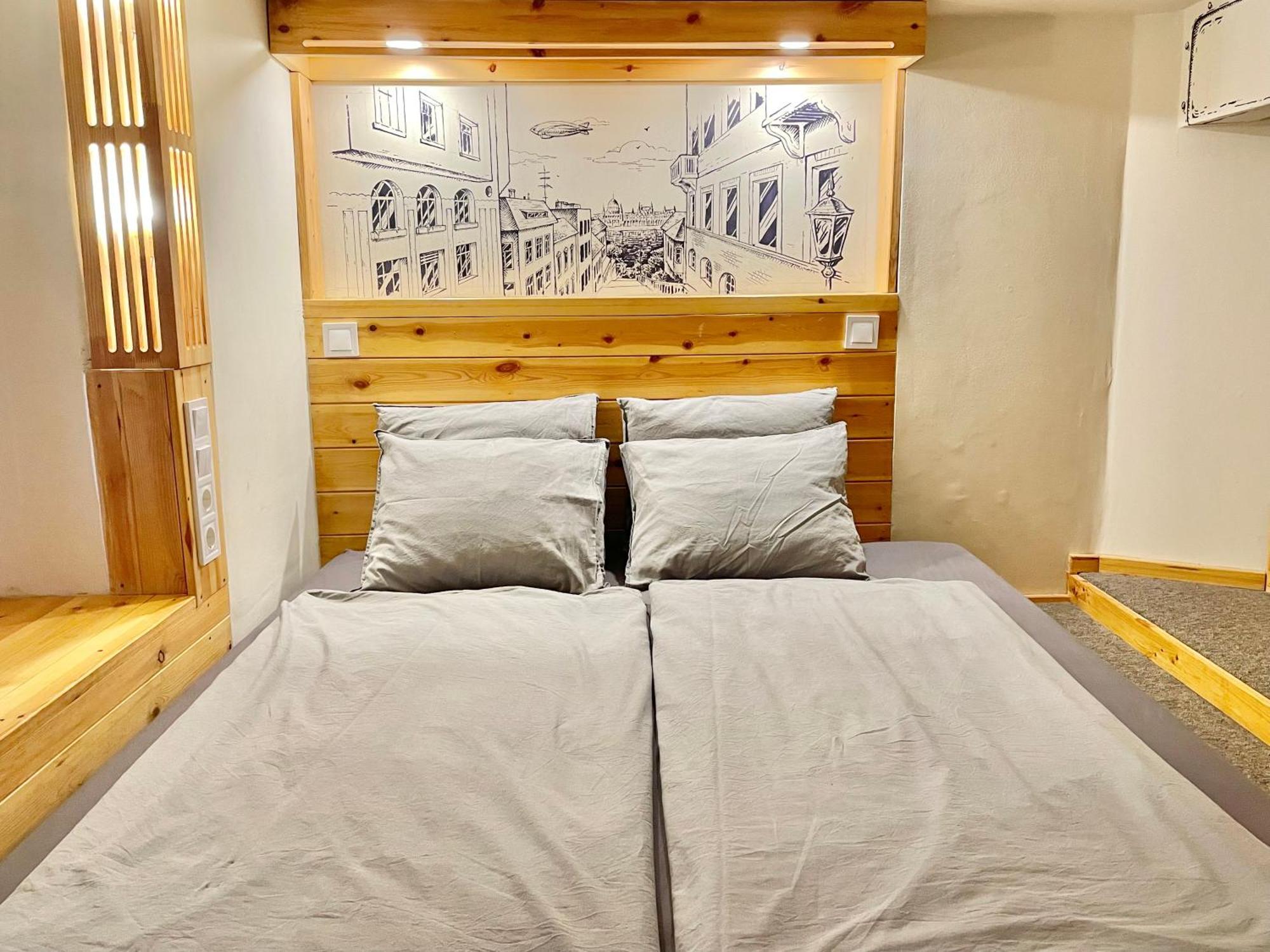 Apartamento Lavender Circus Hand Drawn Budapest