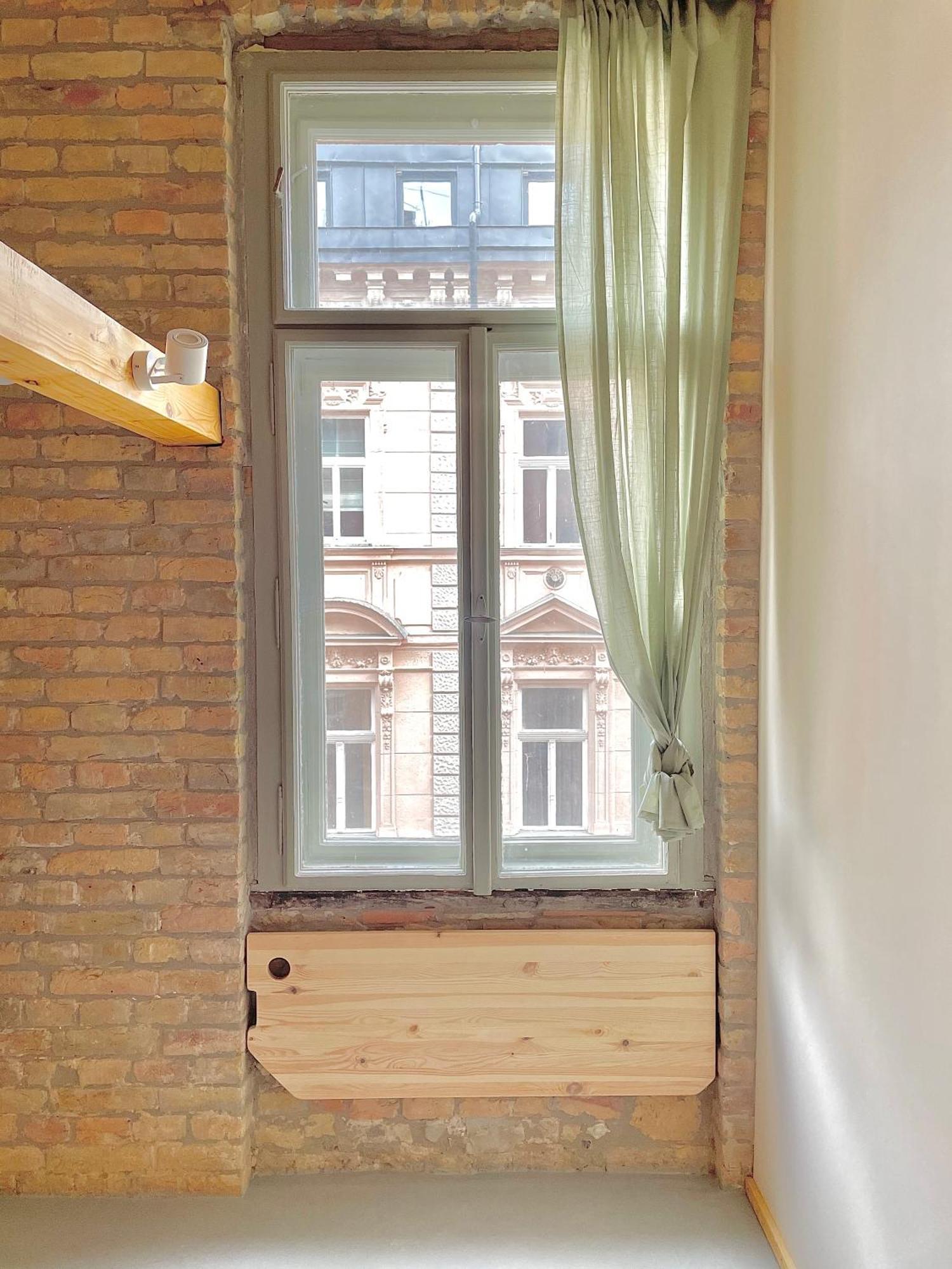 Appartement Lavender Circus Hand Drawn *